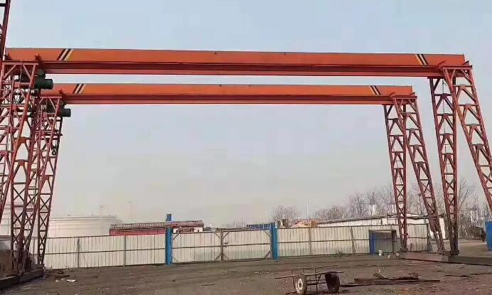 龍門吊設備電動機的絕緣層構(gòu)造，是根據(jù)電流量尺寸或是工作電壓多少明確?